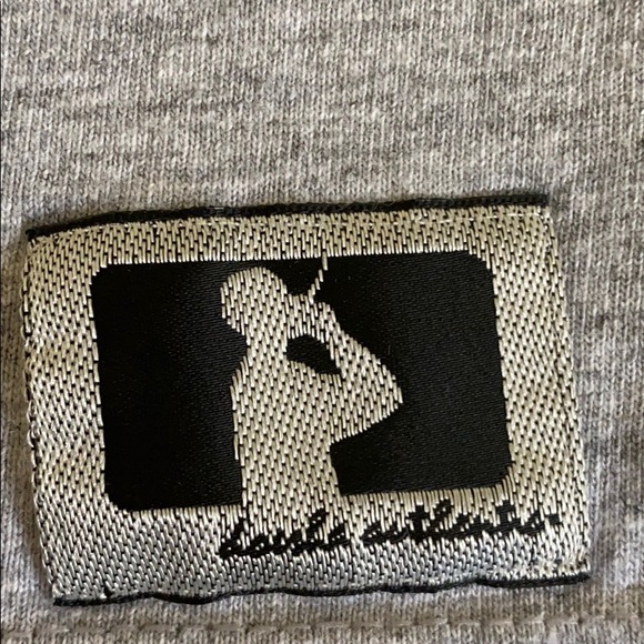 Gray tshirt. Doesha. Size m - Picture 3 of 4